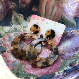 NWT Acrylic Tortoiseshell Hoop Earrings